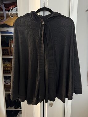 Elhoffer Design Black Knit Capelet - EUC